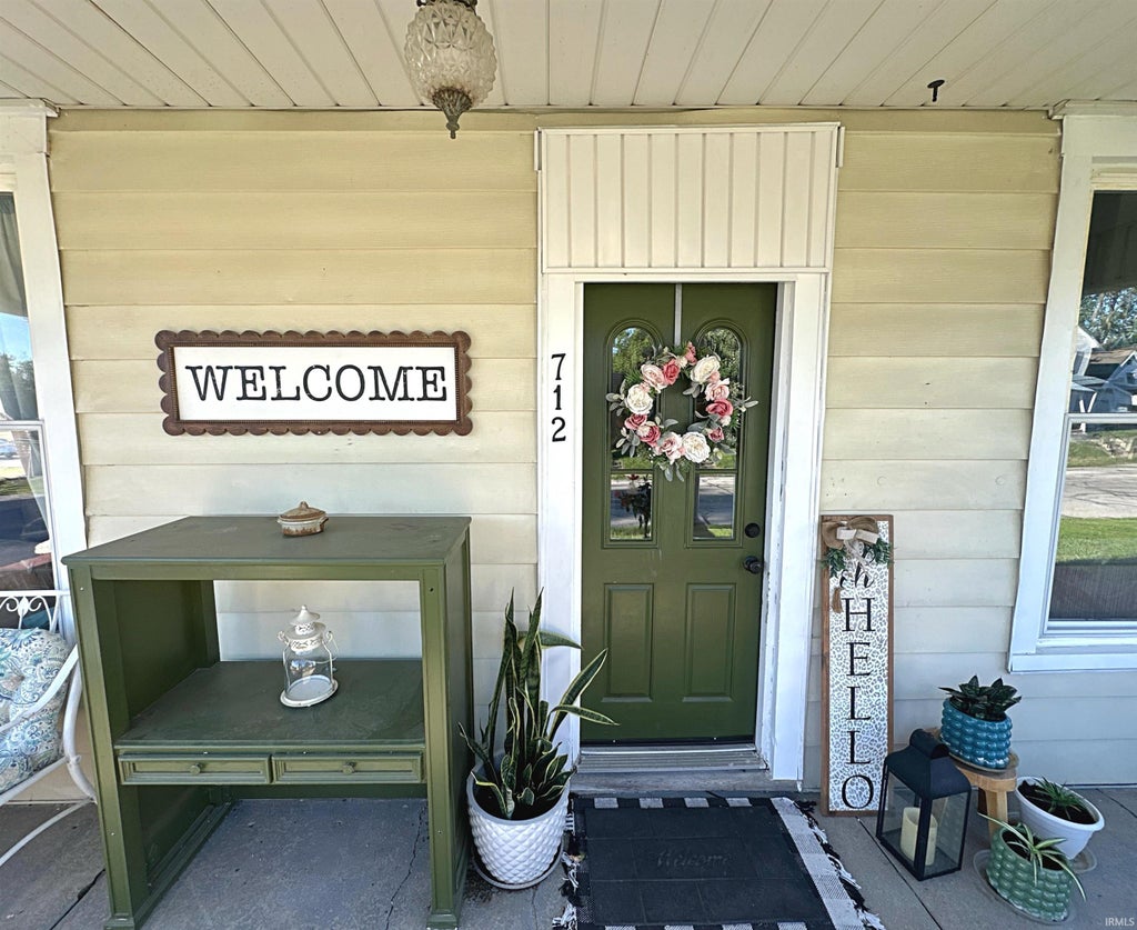 Photo of 712 W Main Street, Washington, IN 47501 (MLS # 202625406)