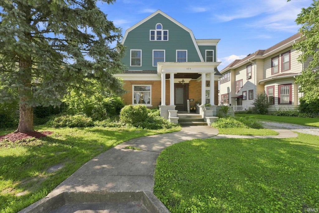Photo of 424 W Washington Street, Bluffton, IN 46714 (MLS # 202633019)