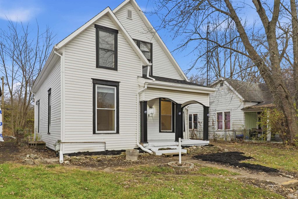 Photo of 800 S Macedonia Avenue, Muncie, IN 47302 (MLS # 202548837)