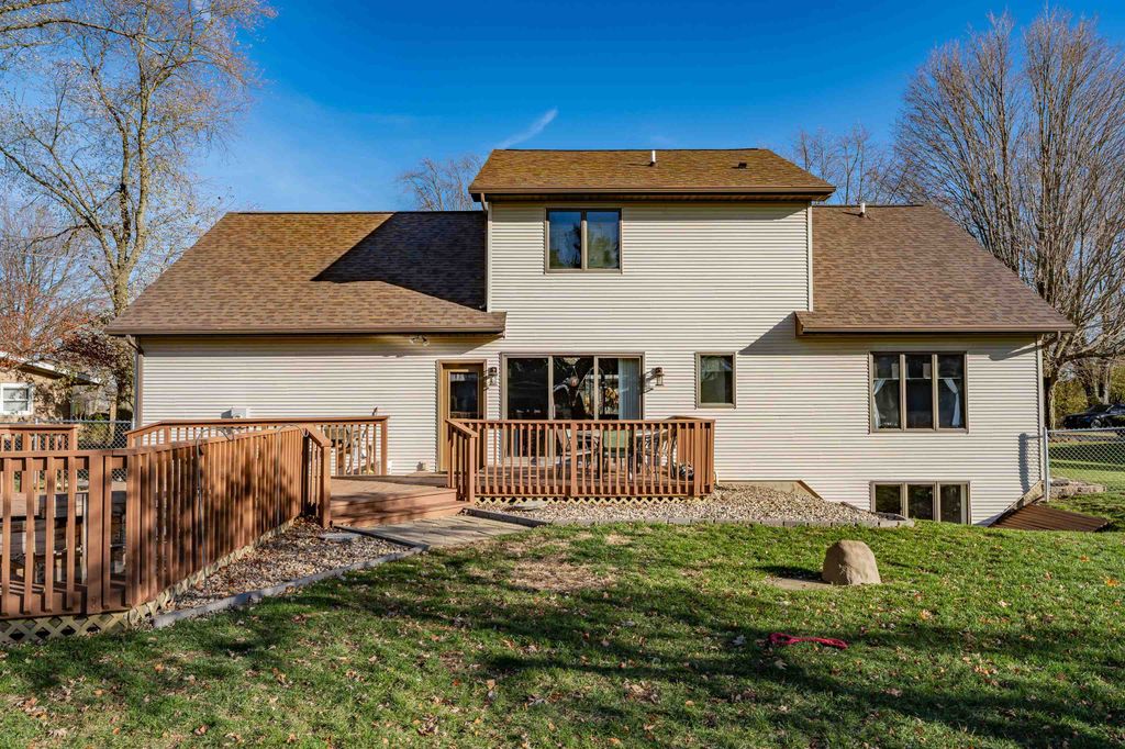 Photo of 131 EMS C29A Lane, Warsaw, IN 46582 (MLS # 202607547)