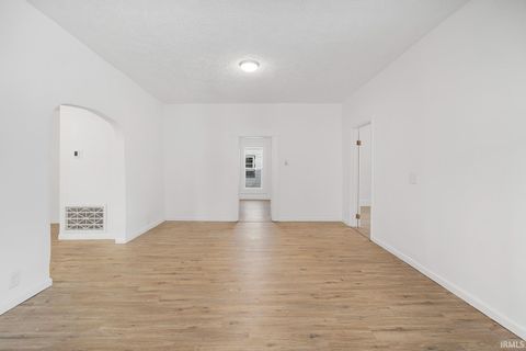 Tiny photo for 904 S Buckeye Street, Kokomo, IN 46901 (MLS # 202548120)