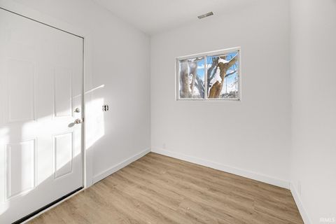 Tiny photo for 904 S Buckeye Street, Kokomo, IN 46901 (MLS # 202548120)