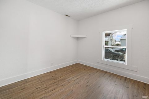 Tiny photo for 904 S Buckeye Street, Kokomo, IN 46901 (MLS # 202548120)