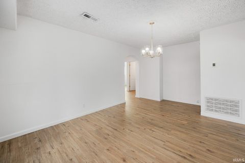 Tiny photo for 904 S Buckeye Street, Kokomo, IN 46901 (MLS # 202548120)