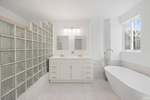 Tiny photo for 904 S Buckeye Street, Kokomo, IN 46901 (MLS # 202548120)