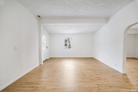 Tiny photo for 904 S Buckeye Street, Kokomo, IN 46901 (MLS # 202548120)