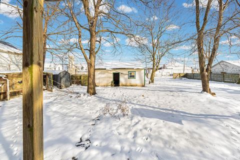 Tiny photo for 904 S Buckeye Street, Kokomo, IN 46901 (MLS # 202548120)