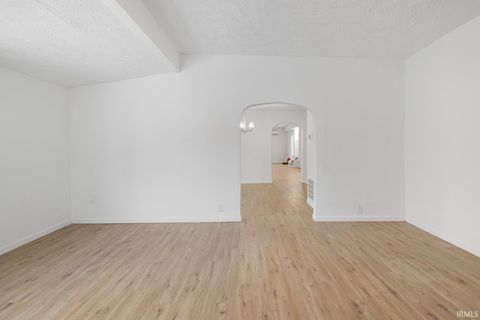 Tiny photo for 904 S Buckeye Street, Kokomo, IN 46901 (MLS # 202548120)