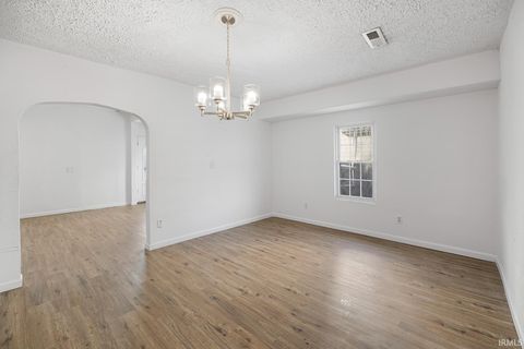 Tiny photo for 904 S Buckeye Street, Kokomo, IN 46901 (MLS # 202548120)