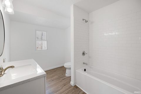 Tiny photo for 904 S Buckeye Street, Kokomo, IN 46901 (MLS # 202548120)