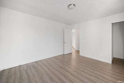 Tiny photo for 904 S Buckeye Street, Kokomo, IN 46901 (MLS # 202548120)