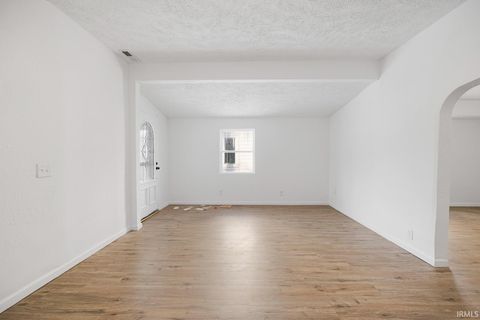 Tiny photo for 904 S Buckeye Street, Kokomo, IN 46901 (MLS # 202548120)