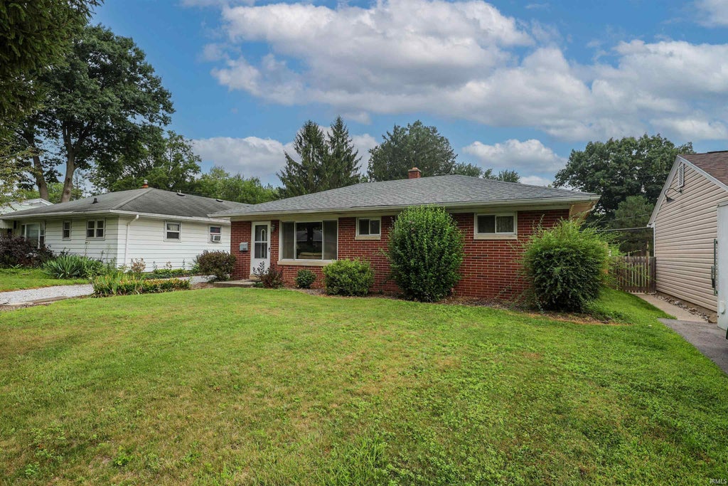 Photo of 1019 Ferguson Avenue, Fort Wayne, IN 46805 (MLS # 202632527)