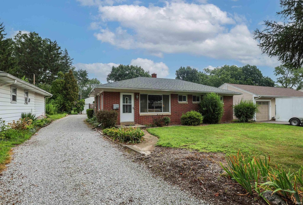 Photo of 1019 Ferguson Avenue, Fort Wayne, IN 46805 (MLS # 202632527)