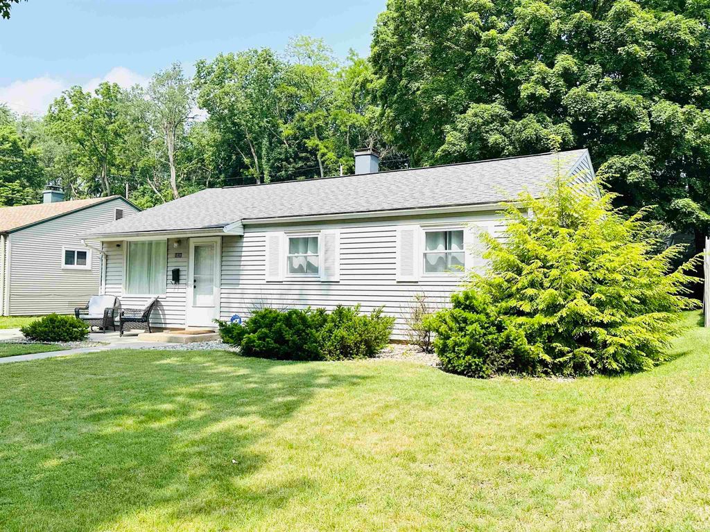 Photo of 1031 Chippewa Avenue, South Bend, IN 46614 (MLS # 202603993)