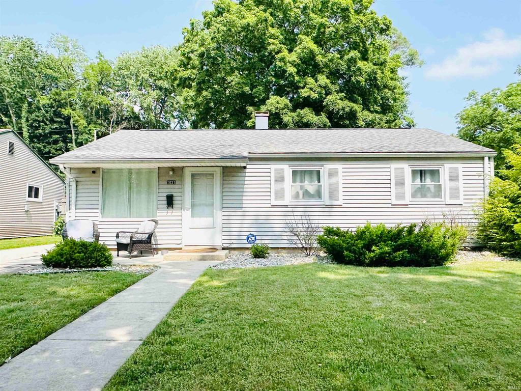 Photo of 1031 Chippewa Avenue, South Bend, IN 46614 (MLS # 202603993)