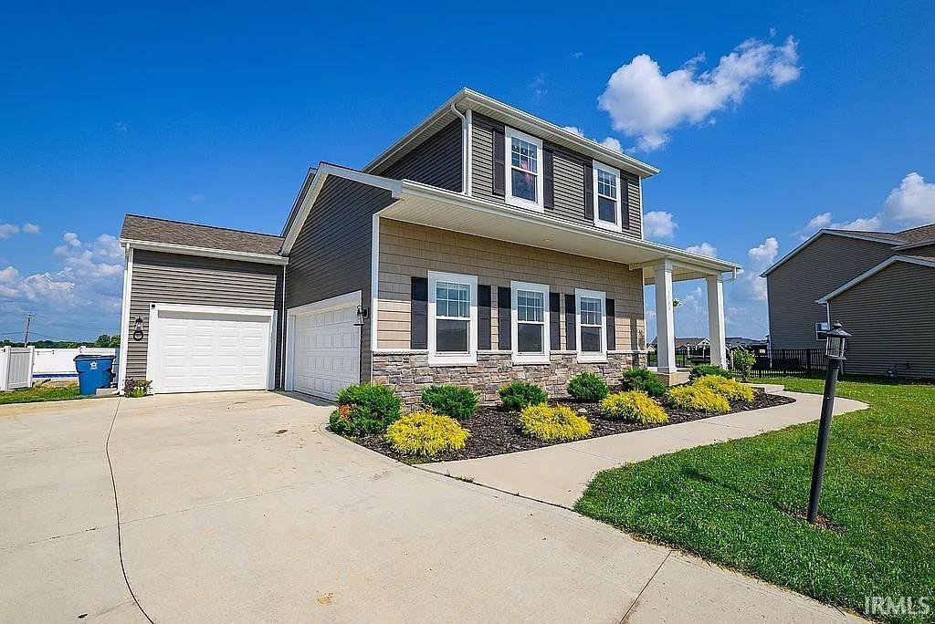 Photo of 1586 Lavante Cove, Fort Wayne, IN 46818 (MLS # 202636922)