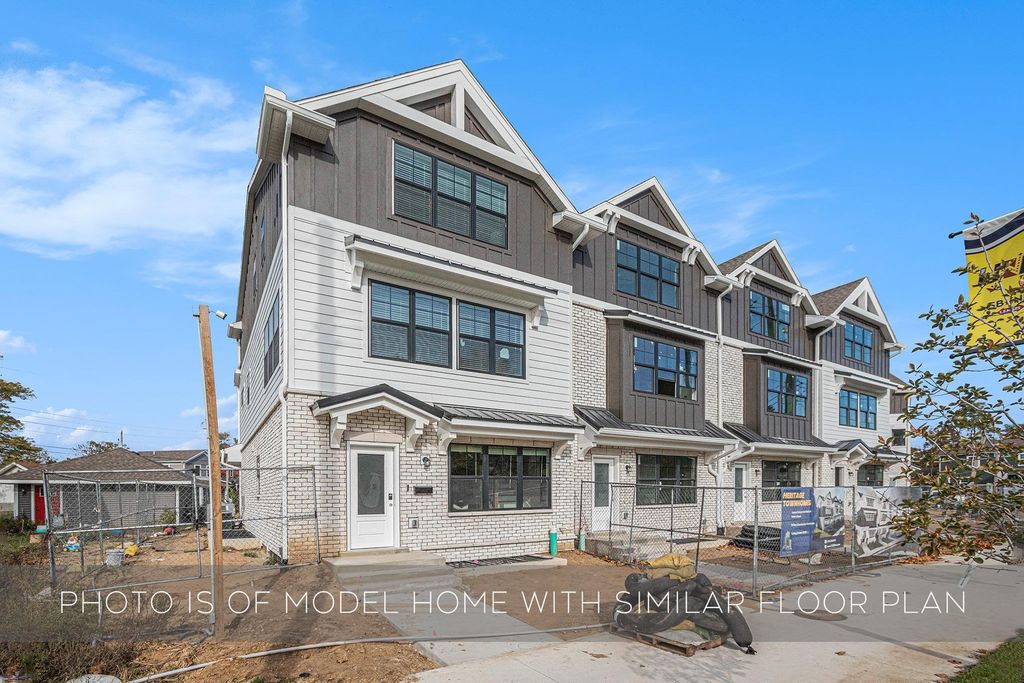 Photo of 711 N Saint Peter Avenue, South Bend, IN 46617 (MLS # 202606635)