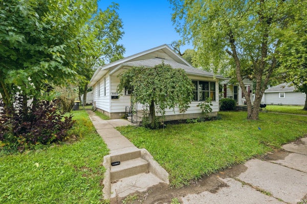 2025 CARLTON AVE, FORT WAYNE, IN 46802 - Image c4e2a0eabdf6e8ecf99d43be44daa915/3223242618