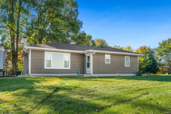 3159 W CRYSTAL LAKE RD, WARSAW, IN 46580 - Image c4e84af85fcc68c292b5b4ed51cecea2/890517158