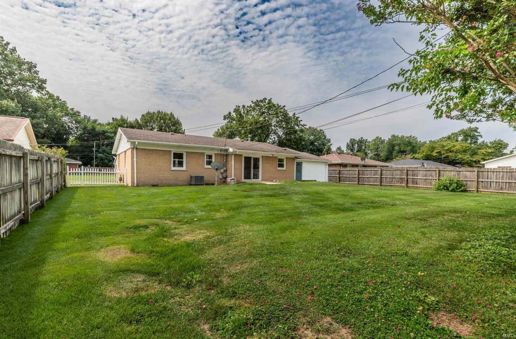 Photo of 2118 Mahrendale Avenue, Evansville, IN 47714 (MLS # 202632275)
