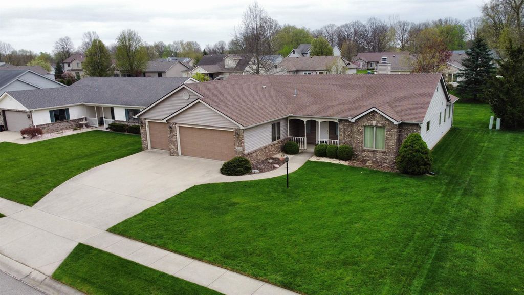 Photo of 9510 Arrow Pass Pass, New Haven, IN 46774 (MLS # 202613485)