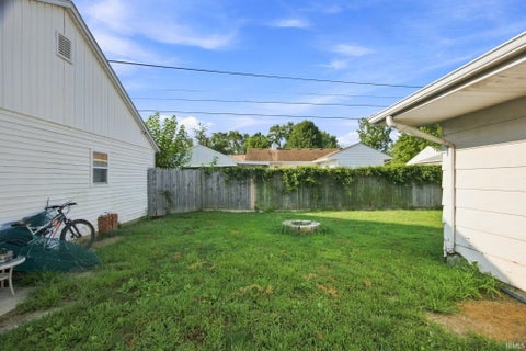 Tiny photo for 1011 Teal Road, Lafayette, IN 47909 (MLS # 202638073)