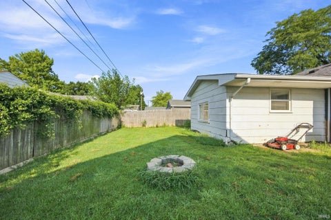 Tiny photo for 1011 Teal Road, Lafayette, IN 47909 (MLS # 202638073)