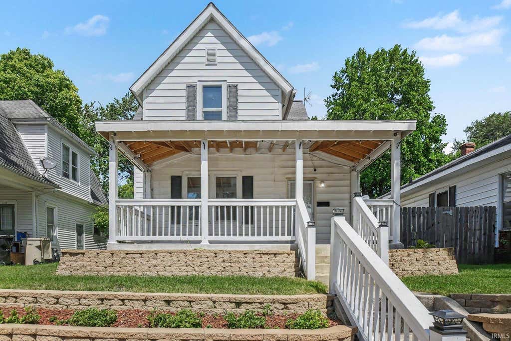 Photo of 1119 E Bowman Street, South Bend, IN 46613 (MLS # 202634777)