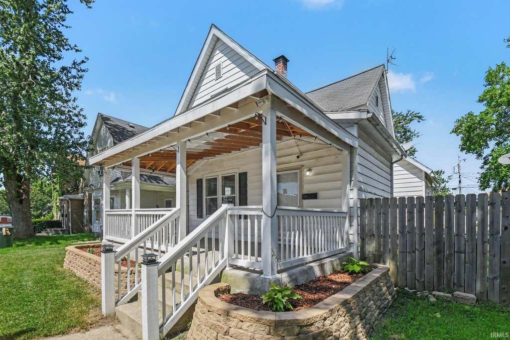 Photo of 1119 E Bowman Street, South Bend, IN 46613 (MLS # 202634777)