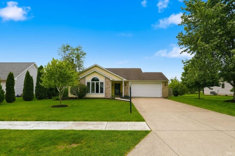 Photo of 7814 Fibia Place 92, Fort Wayne, IN 46818 (MLS # 202619843)