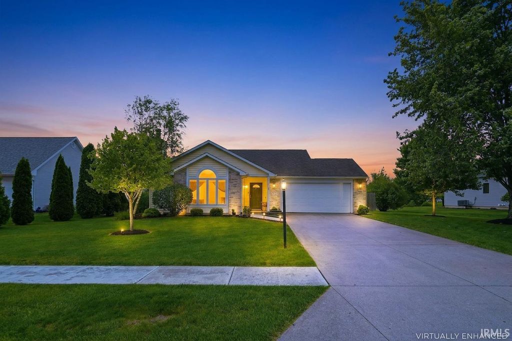 Photo of 7814 Fibia Place 92, Fort Wayne, IN 46818 (MLS # 202619843)