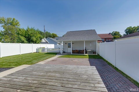Tiny photo for 1361 Poplar Street, Huntington, IN 46750 (MLS # 202637853)