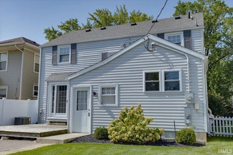 Tiny photo for 1361 Poplar Street, Huntington, IN 46750 (MLS # 202637853)