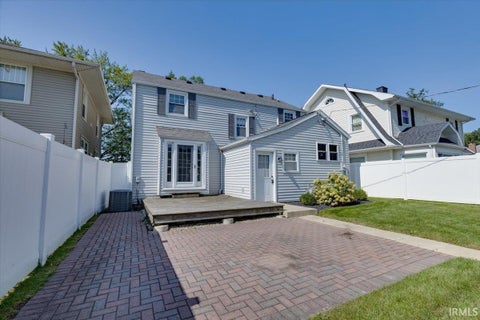 Tiny photo for 1361 Poplar Street, Huntington, IN 46750 (MLS # 202637853)