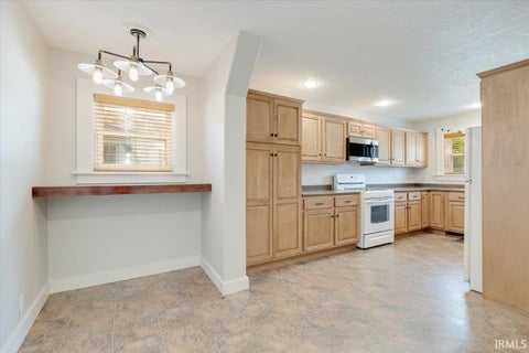 Tiny photo for 1361 Poplar Street, Huntington, IN 46750 (MLS # 202637853)