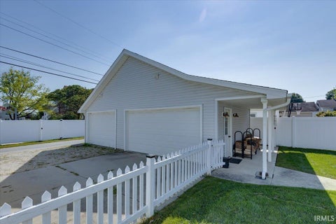 Tiny photo for 1361 Poplar Street, Huntington, IN 46750 (MLS # 202637853)