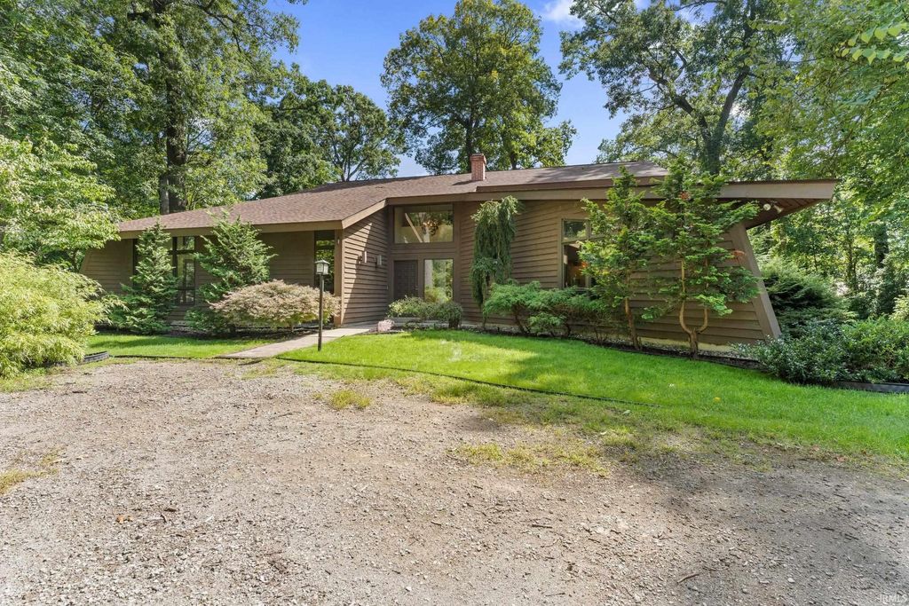 Photo of 14370 State Road 23 Highway, Granger, IN 46530 (MLS # 202536189)