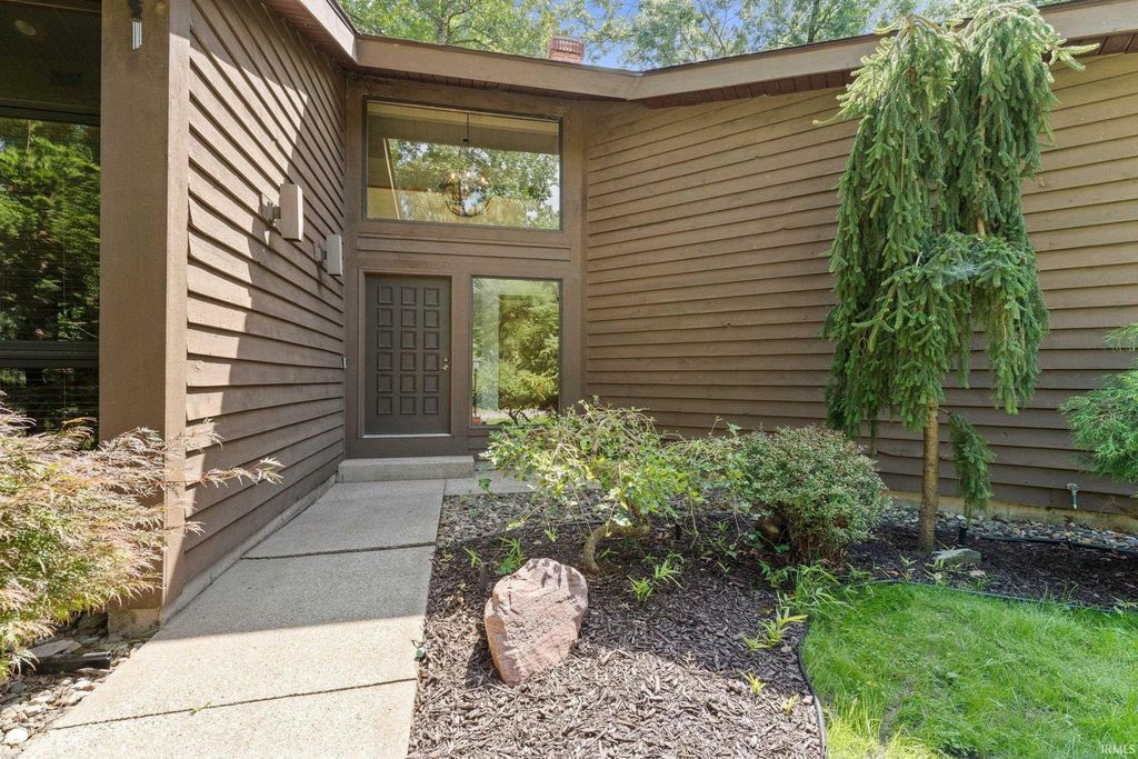 Photo of 14370 State Road 23 Highway, Granger, IN 46530 (MLS # 202536189)