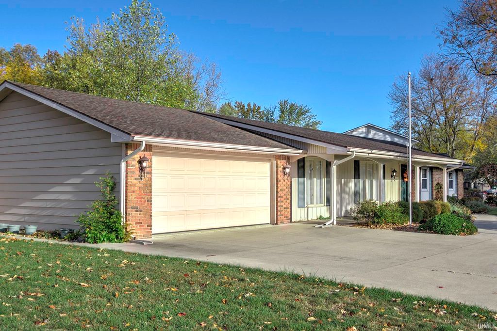 Photo of 3111 Marias Drive, Fort Wayne, IN 46815 (MLS # 202544424)