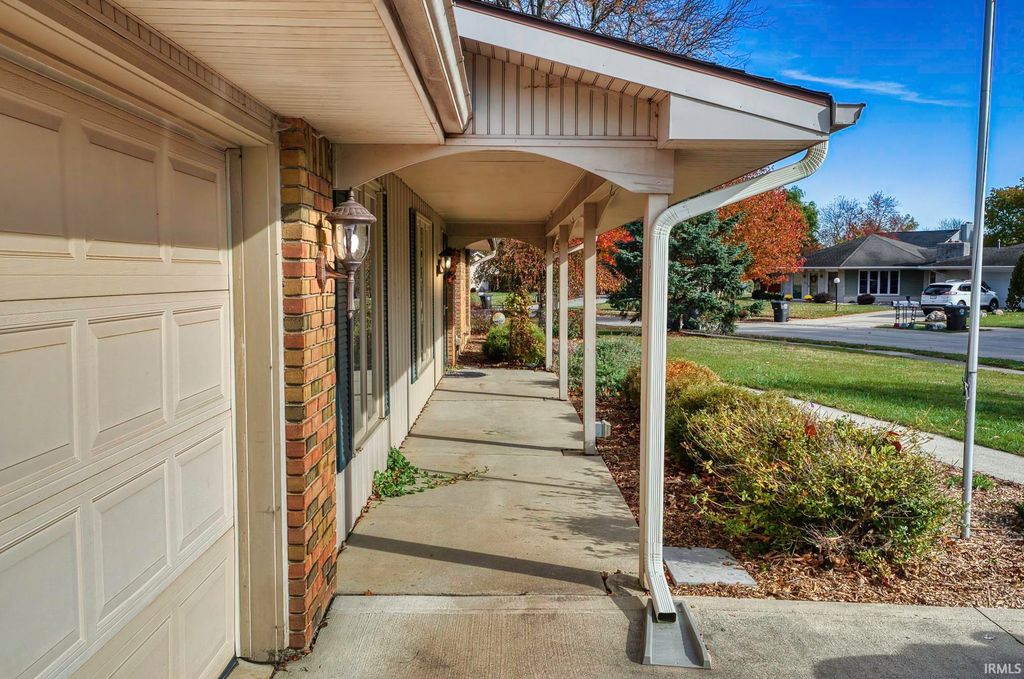 Photo of 3111 Marias Drive, Fort Wayne, IN 46815 (MLS # 202544424)