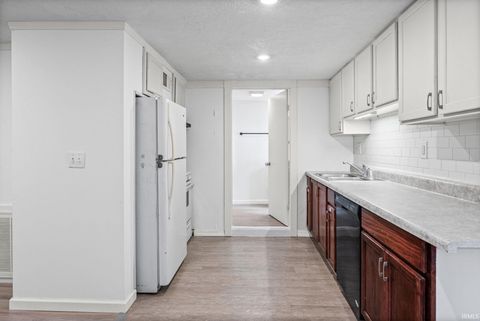Tiny photo for 1621 N 16TH Street, Lafayette, IN 47904 (MLS # 202627658)