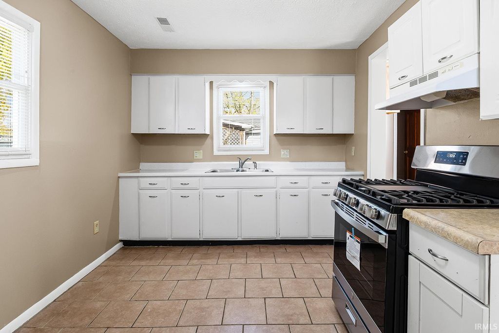 Photo of 802 Tippecanoe Street, Lafayette, IN 47904 (MLS # 202545650)