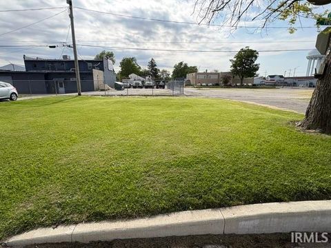Tiny photo for 1201 S Mulberry Street, Muncie, IN 47302 (MLS # 202618673)