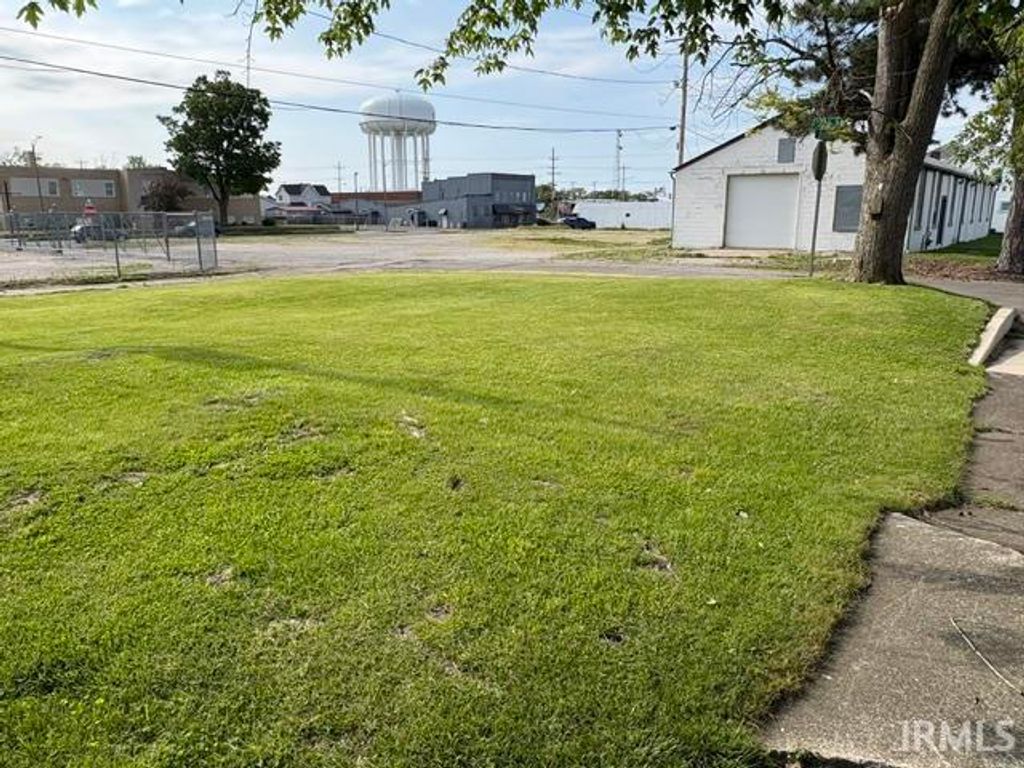 Photo of 1201 S Mulberry Street, Muncie, IN 47302 (MLS # 202618673)