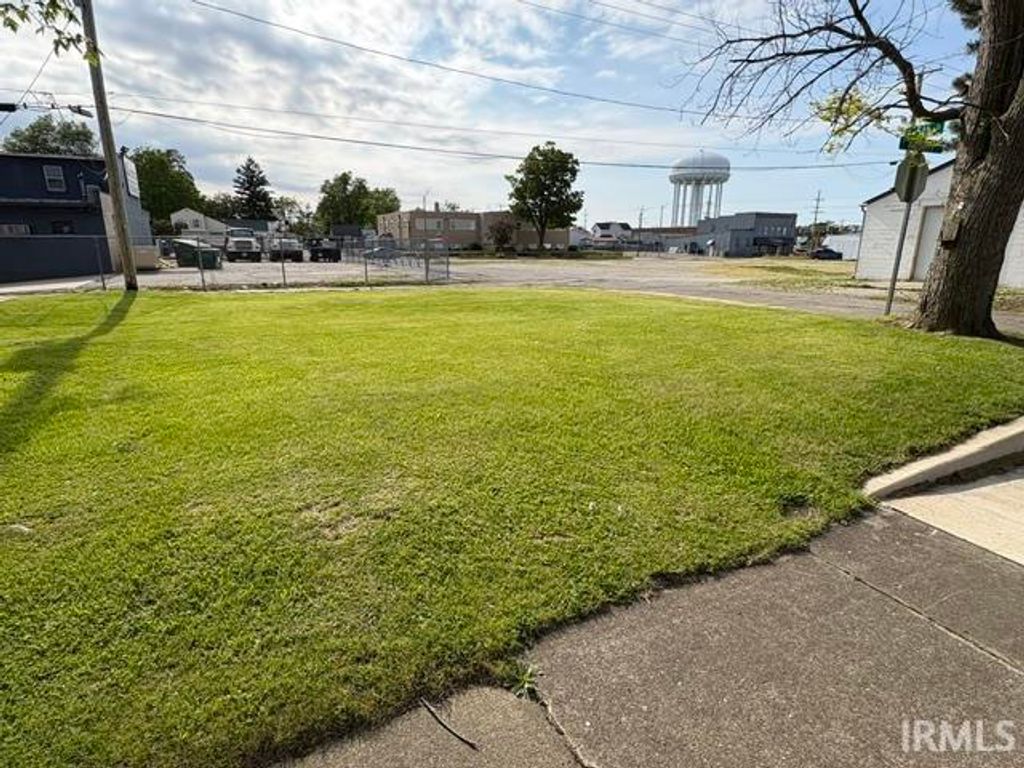 Photo of 1201 S Mulberry Street, Muncie, IN 47302 (MLS # 202618673)