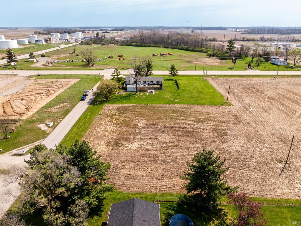 Photo of 1609 E Royerton Drive, Muncie, IN 47303 (MLS # 202612385)