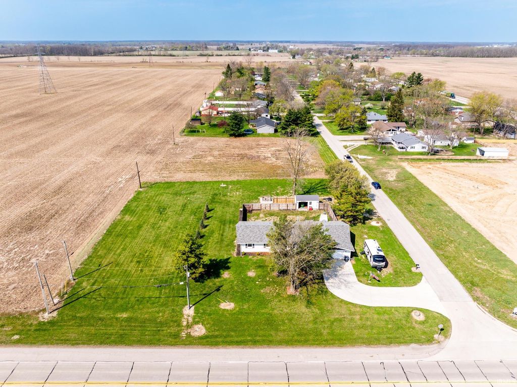 Photo of 1609 E Royerton Drive, Muncie, IN 47303 (MLS # 202612385)