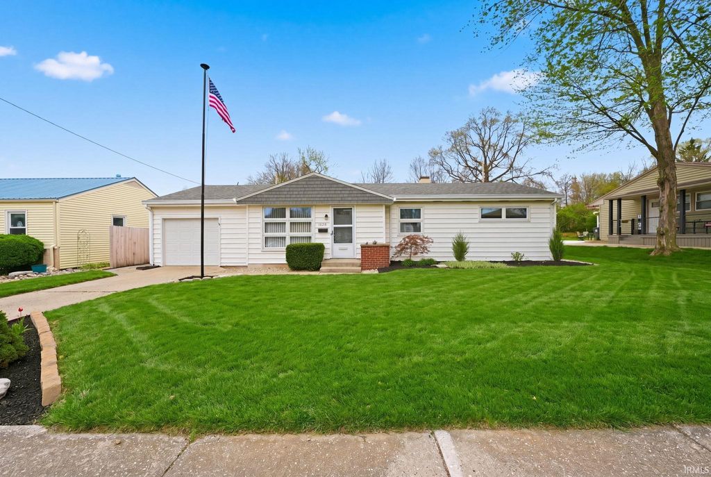 Photo of 1003 Curdes Avenue, Fort Wayne, IN 46805 (MLS # 202613534)