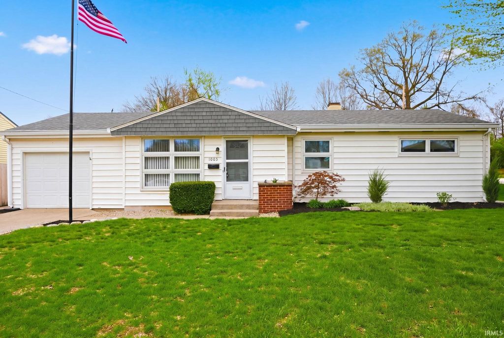 Photo of 1003 Curdes Avenue, Fort Wayne, IN 46805 (MLS # 202613534)